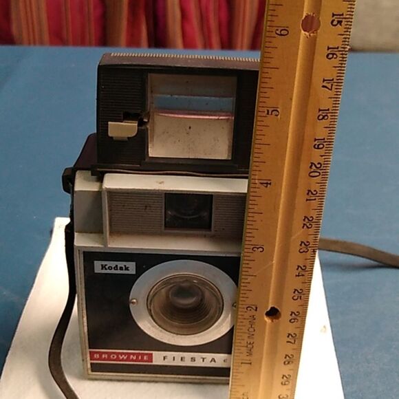 Kodak Brownie Fiesta Camera - Classic Black and White Design - Picture 7 of 7